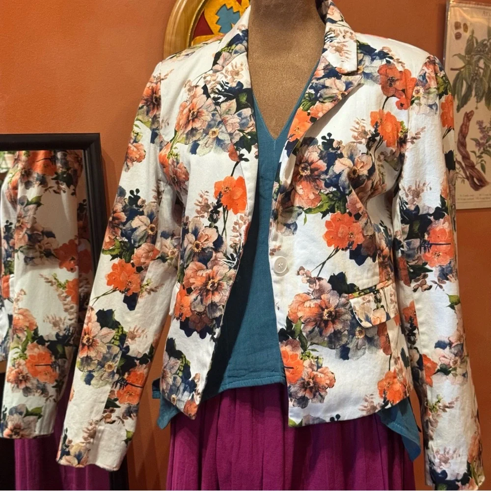 Michel Large Floral Blazer in White and Orange Floral - Picture 3 of 12